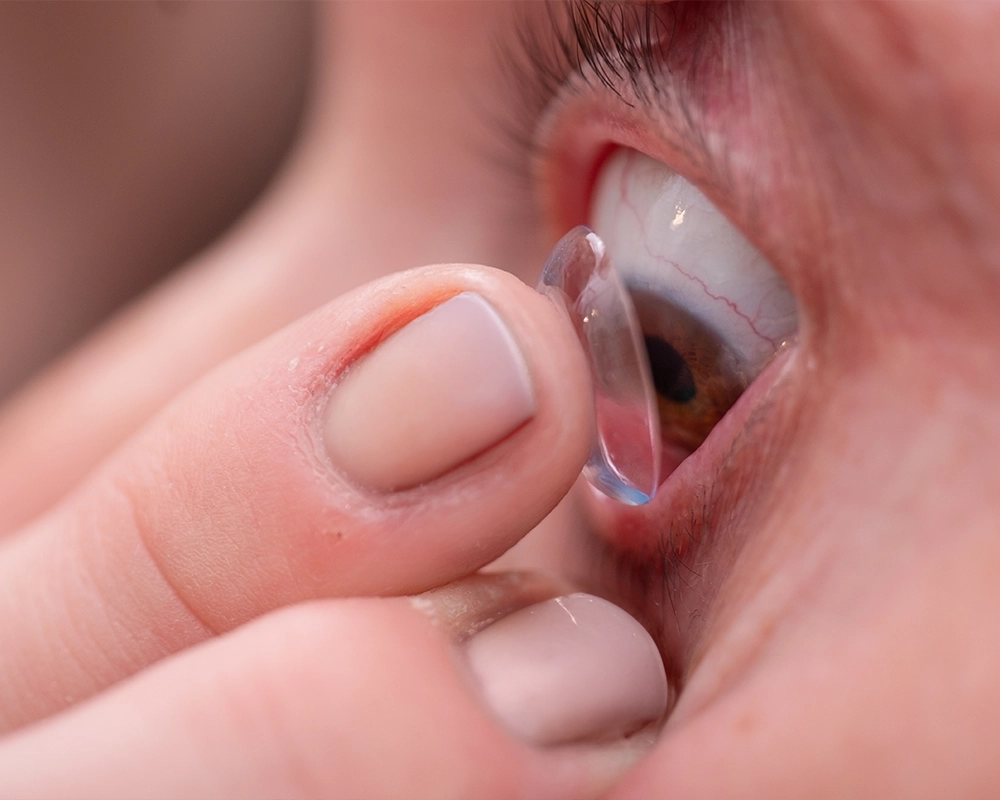 ottica-centro-oftalmico-applicazione-lenti-a-contatto-1